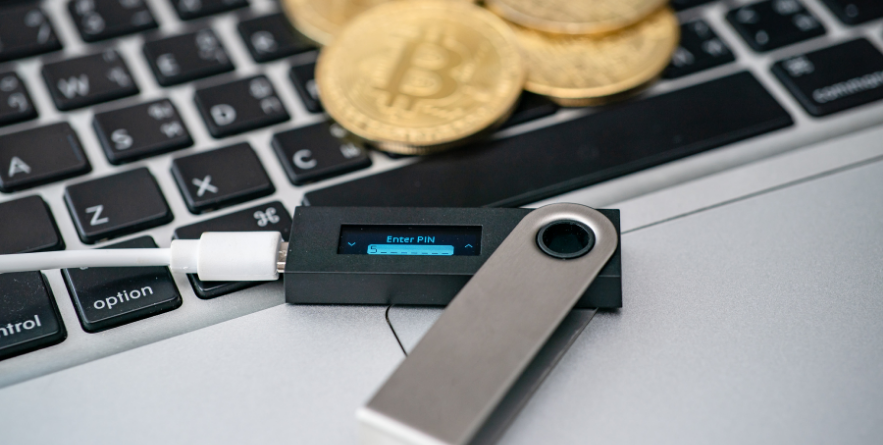 Hardware Wallets vs. Paper Wallets – Which One Offers Greater Flexibility for Crypto Investors?