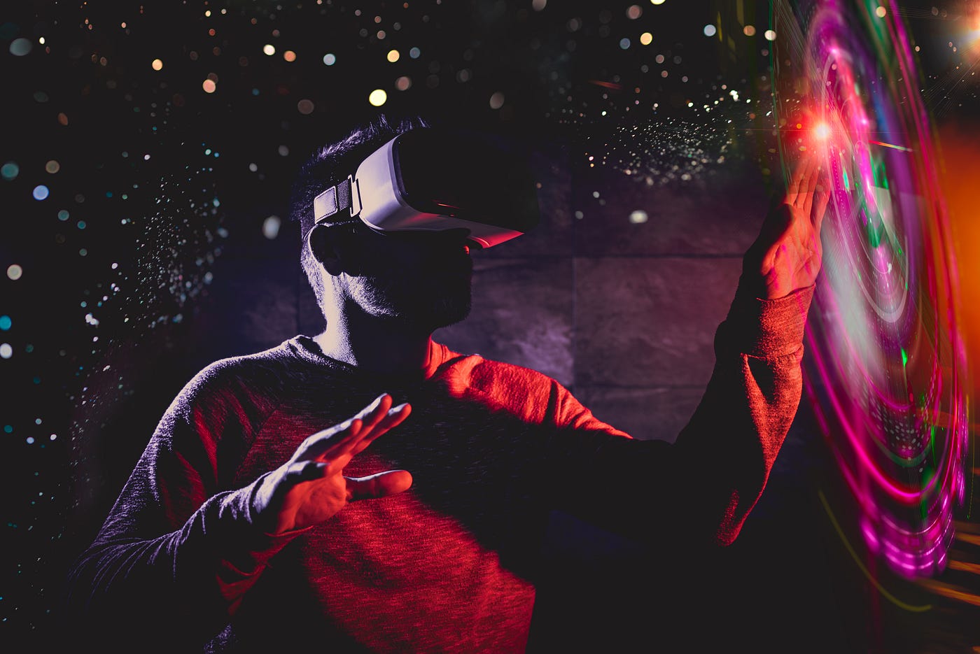 Blockchain-enabled VR Platforms – Empowering Content Creators and Users in the Metaverse