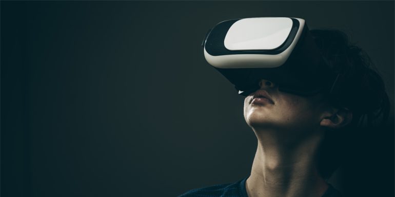Building Trust in VR Platforms with Blockchain - Overcoming Challenges and Embracing Opportunities