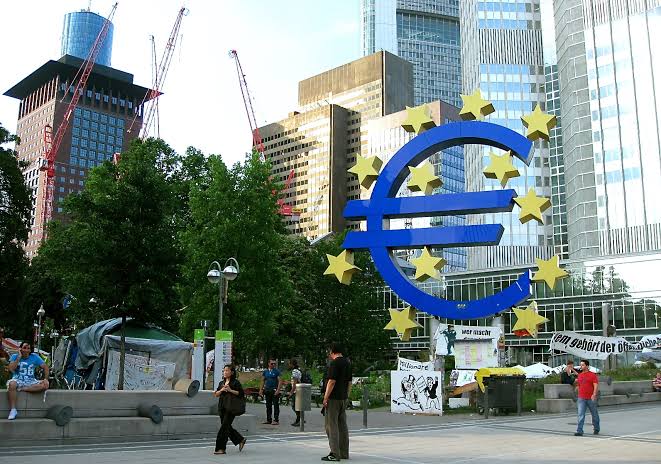 ECB Official Predicts Bleak Future for Cryptocurrencies