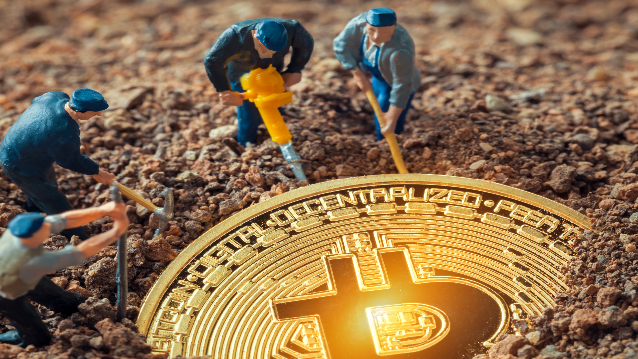Crypto Mining Explained – 8 Key Differences Between Proof of Work and Proof of Stake