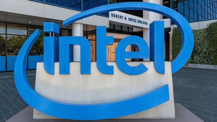 Intel Collaborates on AI Apps like ChatGPT, Unveils New Tech
