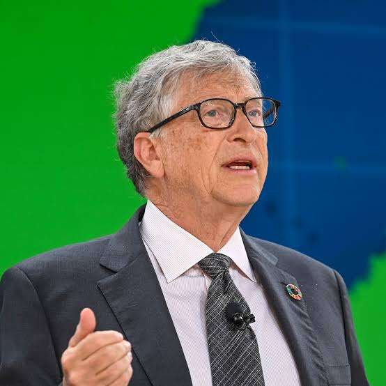 Bill Gates Envisions AI Equity, Transformation in 2024
