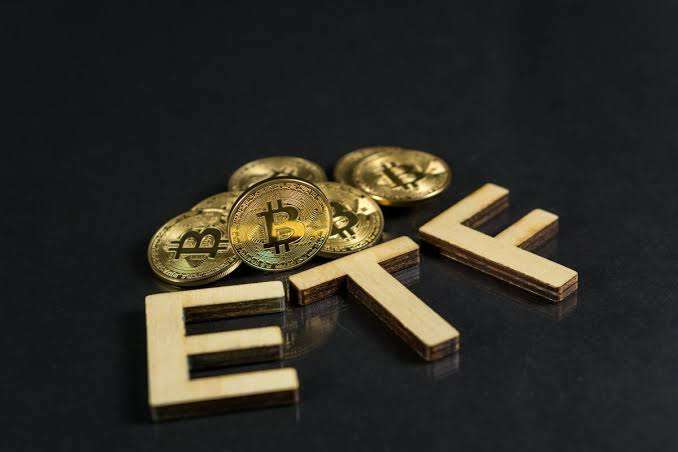 Race to Approve Bitcoin ETFs Intensifies with Fee Wars
